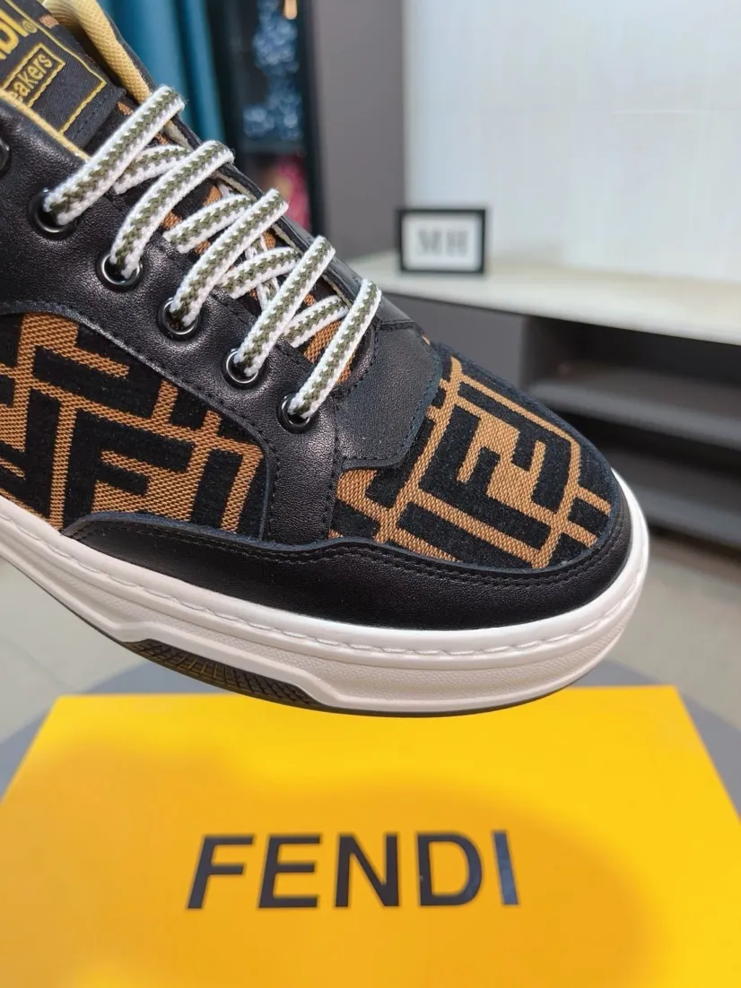 Men's shoes 💰400🌹🌹[FENDI] Fendi's classic and comfortable men's shoes, this complex sneaker is made of soft calfskin➕genuine leather lining➕original ultra-light rubber material with rough outsole. This unique light style is suitable for the casual and refined sensibility of this season. It is comfortable and natural on the feet. It is an everyday style for casual travel in autumn and winter! 38/44